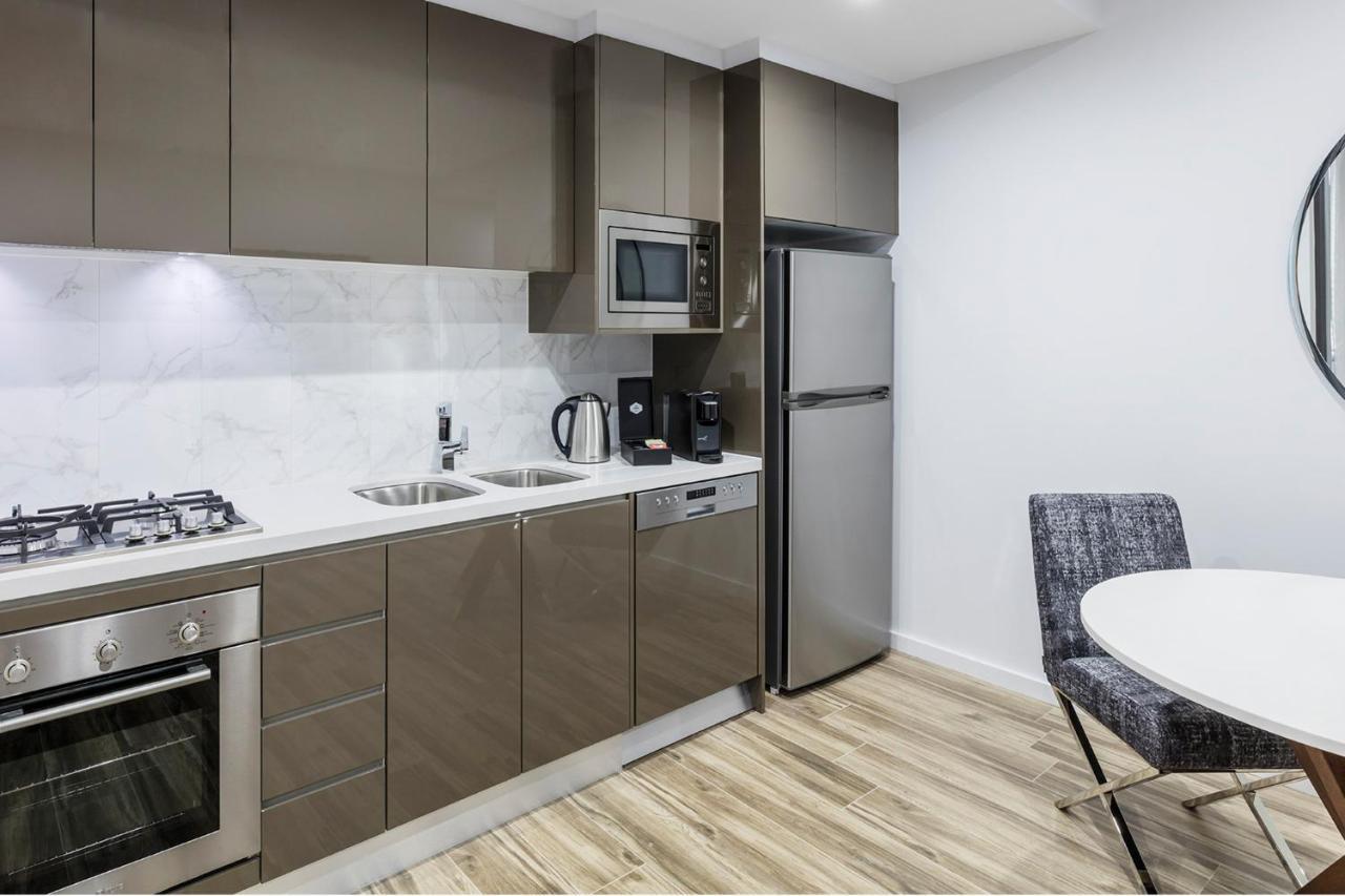 Meriton Suites Mascot Central Sydney Eksteriør bilde A kitchen in a typical apartment