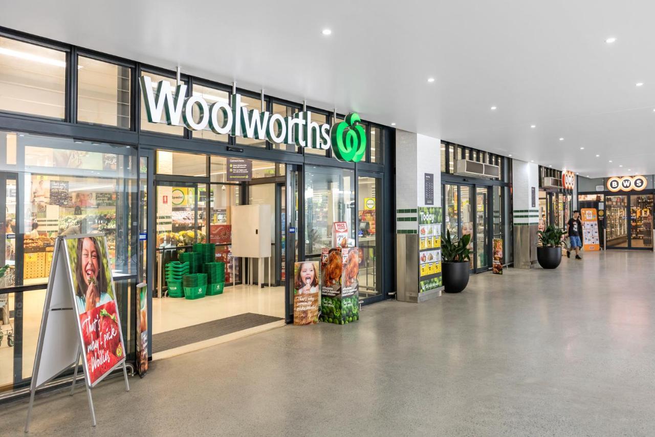 Meriton Suites Mascot Central Sydney Eksteriør bilde Woolworths at Canal Walk
