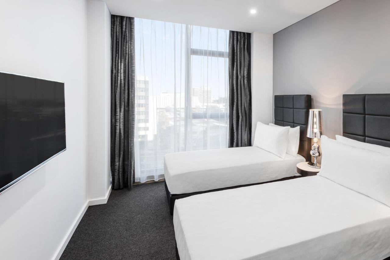 Meriton Suites Mascot Central Sydney Eksteriør bilde A typical room at the hotel