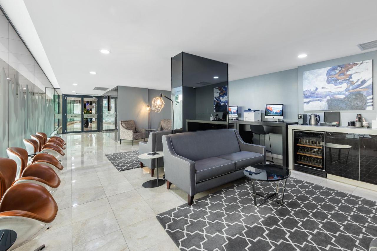 Meriton Suites Mascot Central Sydney Eksteriør bilde The lounge at the airport